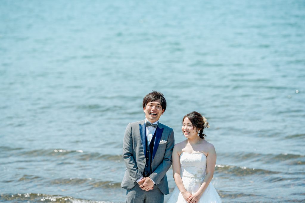琵琶湖をバックにナチュラルフォトウェディング